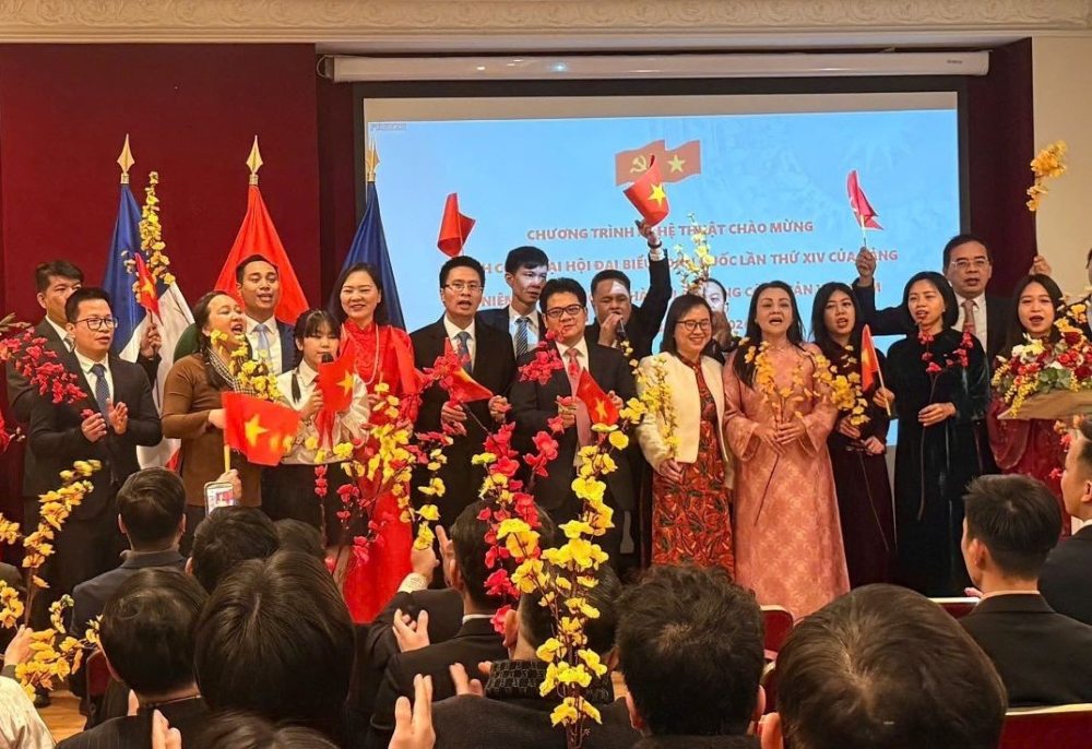 Art performance at the 96th anniversary of the glorious founding of the Communist Party of Vietnam performed by officials and party members of the Vietnamese Embassy in France. Photo: VNA