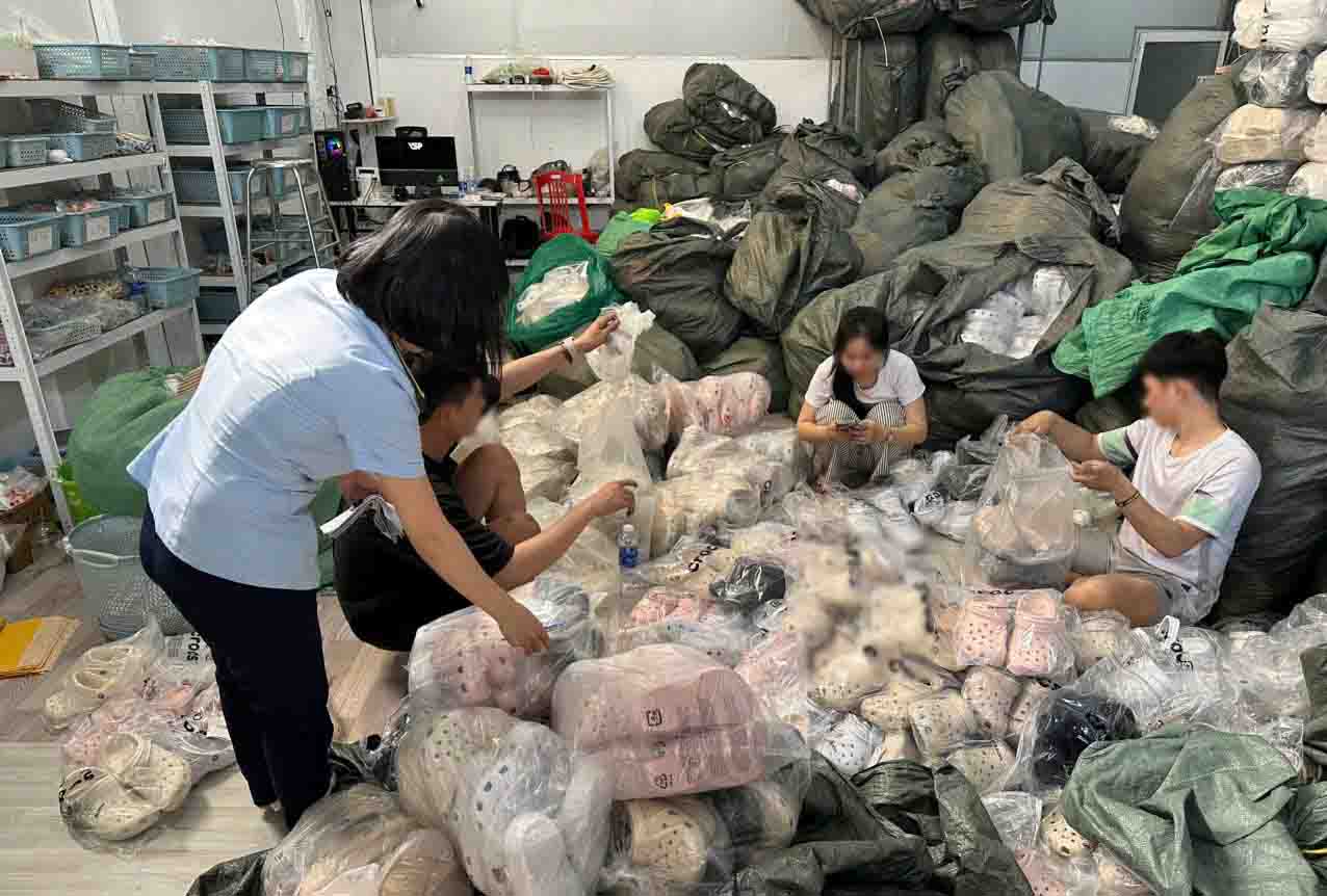 Lực lượng chức năng tiếp tục đẩy mạnh cao điểm đấu tranh ngăn chặn, đẩy lùi tình trạng buôn lậu, gian lận thương mại, hàng giả, xâm phạm quyền sở hữu trí tuệ. ả