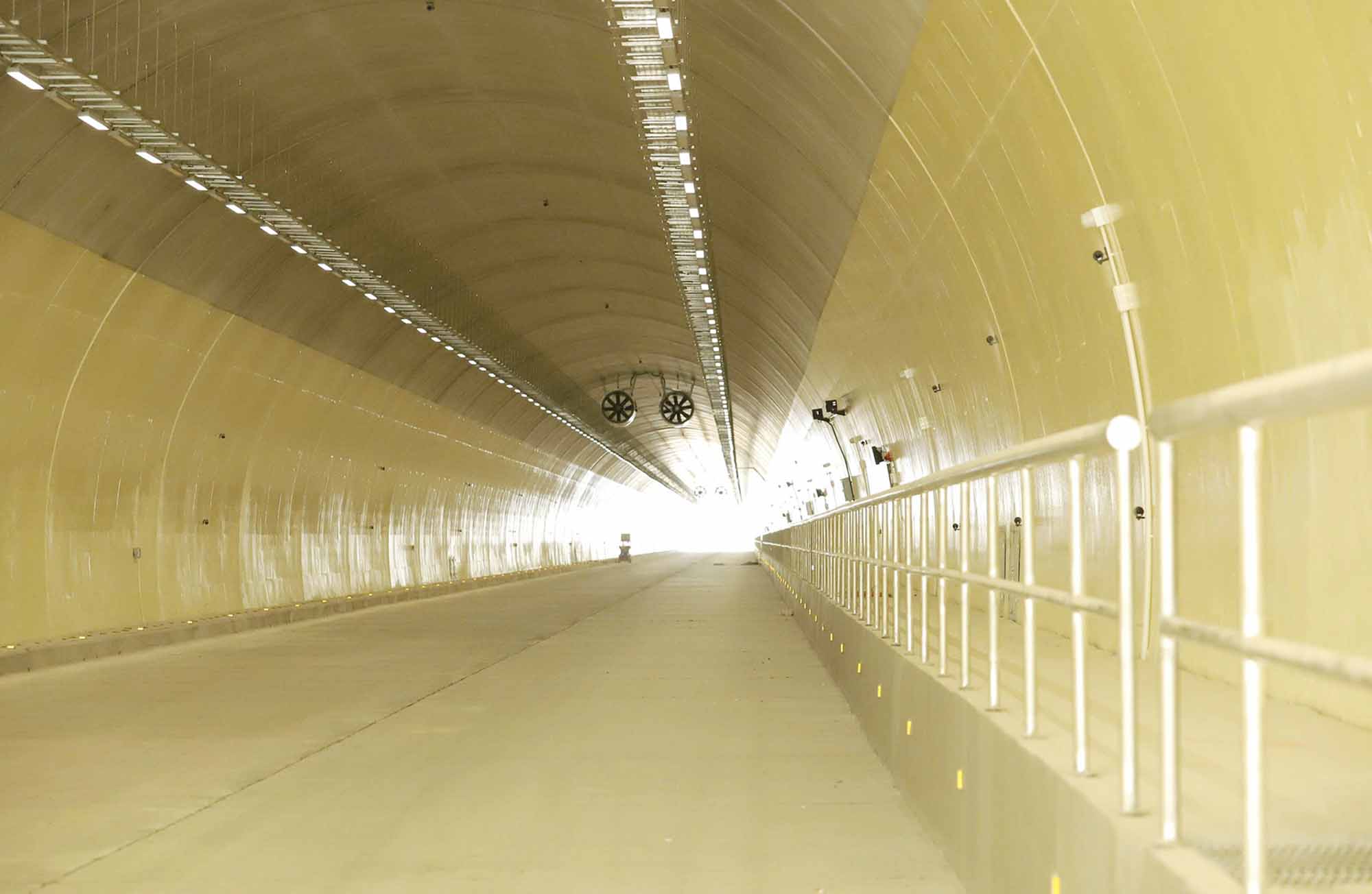 Close-up inside the new Deo Ngang tunnel about to be put into operation. Photo: Tran Tuan