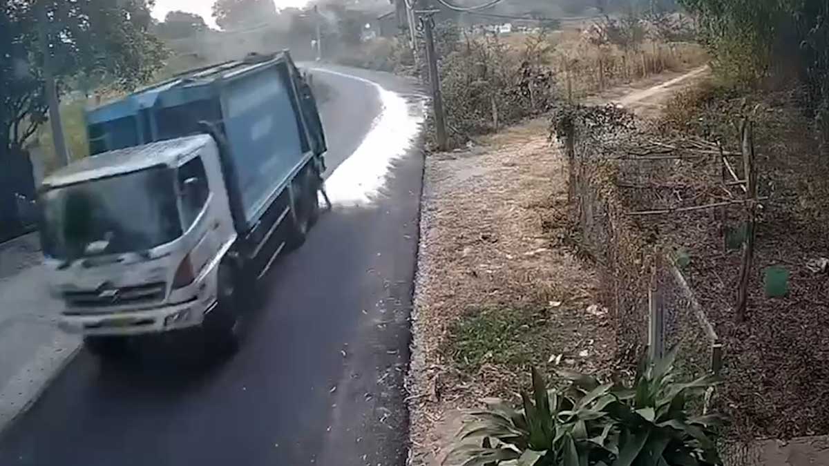 Searching and handling garbage trucks discharging wastewater onto the road causing stench.