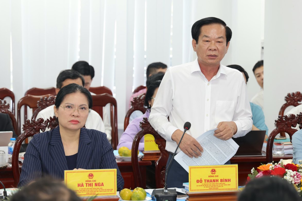 Bộ trưởng Bộ Nội vụ Đỗ Thanh Bình phát biểu tại buổi làm việc. Ảnh: Tạ Quang