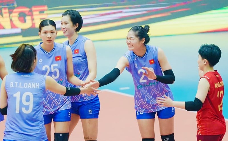 The Vietnamese women's volleyball team continues to compete in one leg of the SEA V.League 2026 at home. Photo: VFV