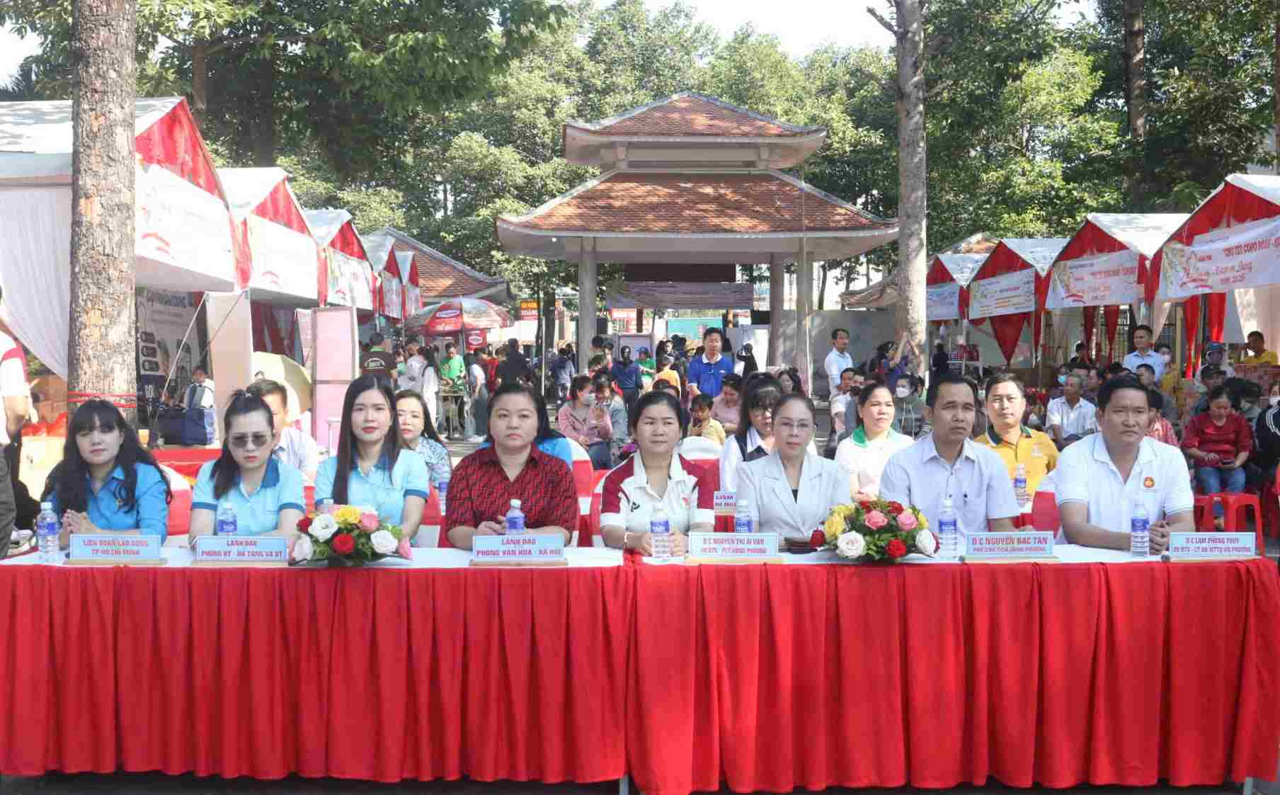 Chương trình được sự đồng hành tham gia của nhiều đơn vị, doanh nghiệp. Ảnh: Đình Trọng