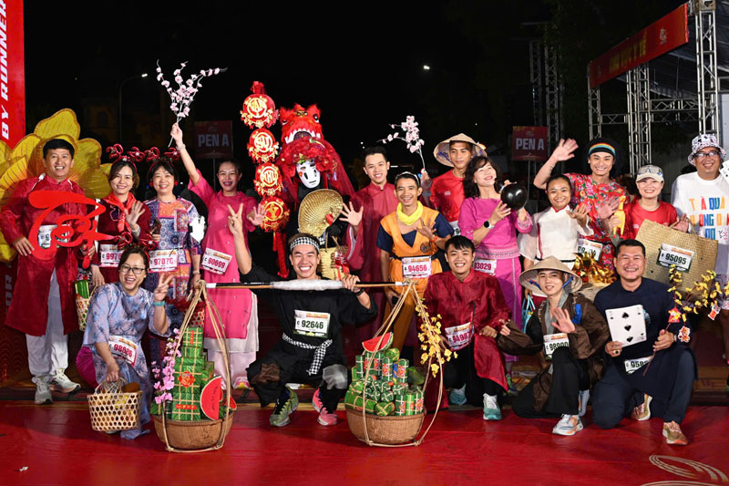 đúng như tên gọi, sắc xuân lan tỏa ngay từ vạch xuất phát