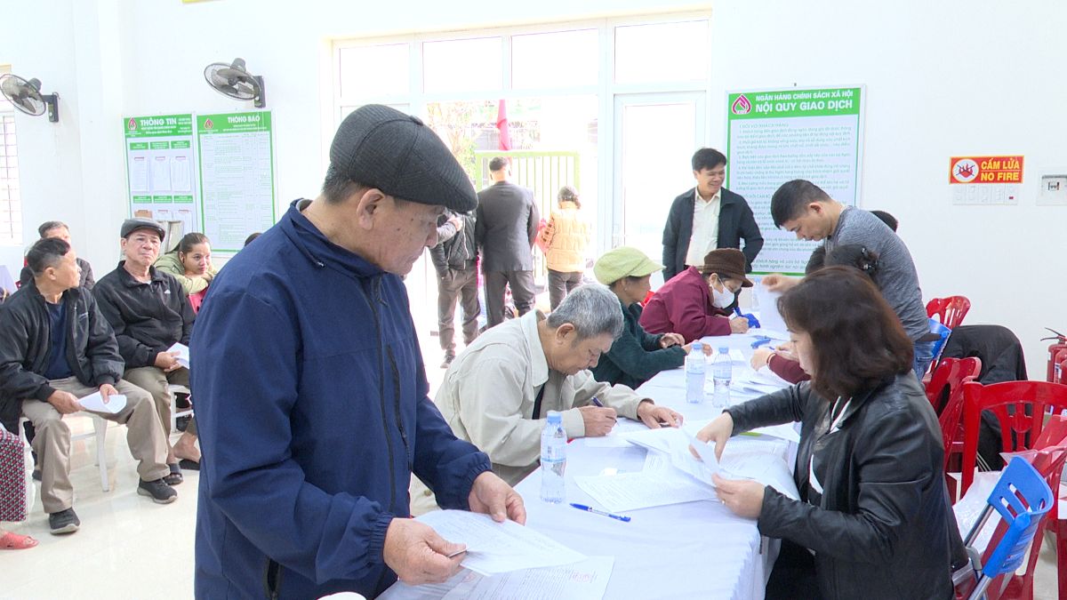 住民はプロジェクトに役立つ補償金と支援金を受け取ります。写真:フーリエン区電子情報ポータル