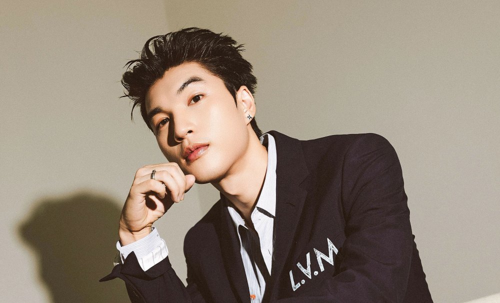 HIEUTHUHAI is handsome with a half-billion VND outfit. Photo: Cut from video