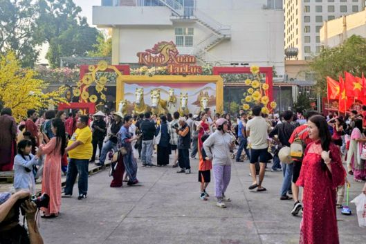 Đông đúc người dân check in tại lễ hội Tết Việt 2026. Ảnh: Anh Tú 