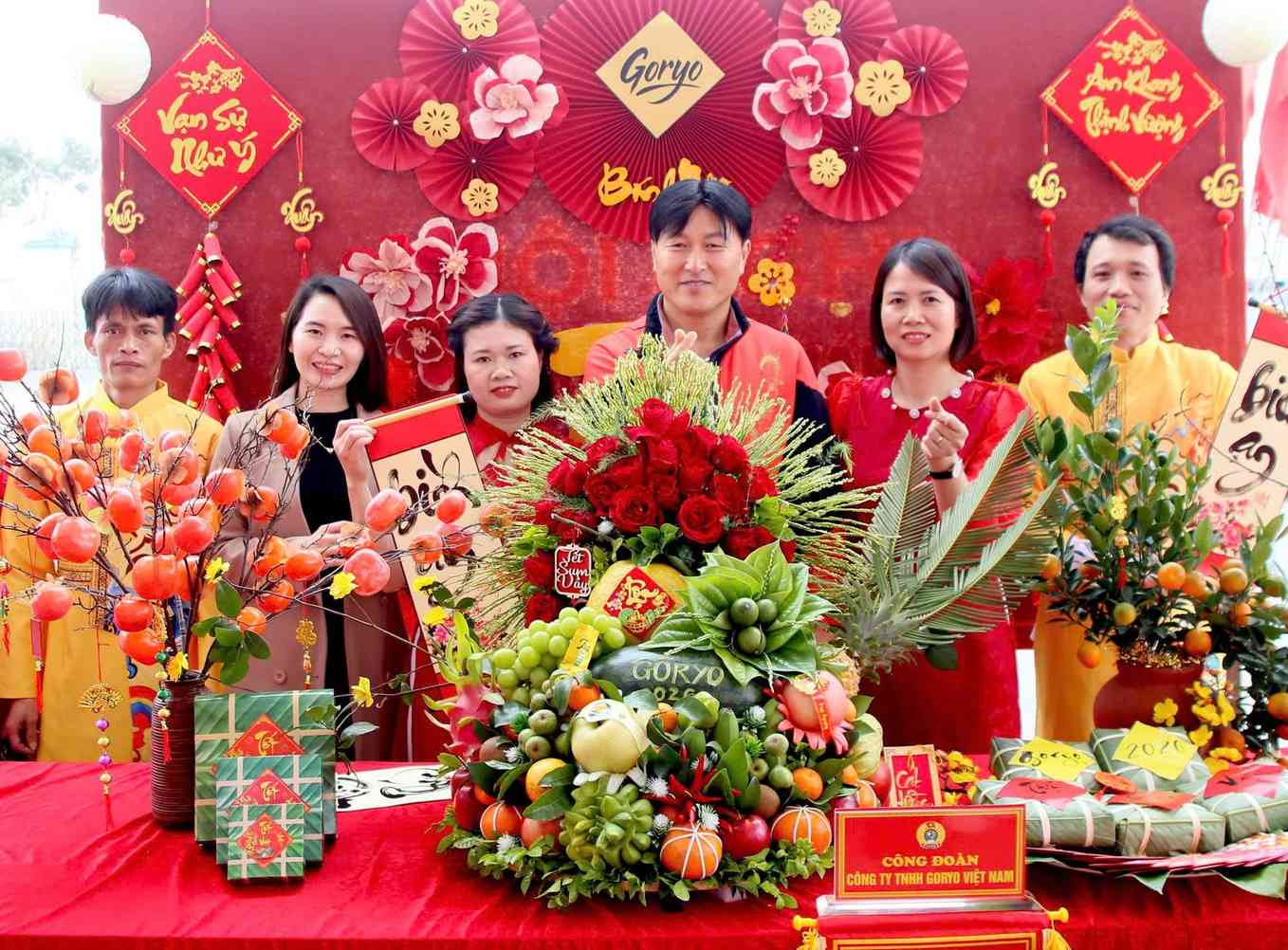 Phần thi bày mâm ngũ quả. Ảnh: Diệu Anh