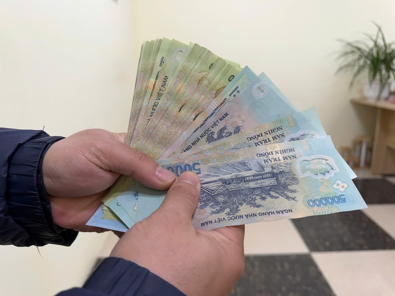 多くの省や都市では、政策、年金、手当などを享受している対象者に高額なテトギフトを支給しています。写真:ドゥック・ヴァン