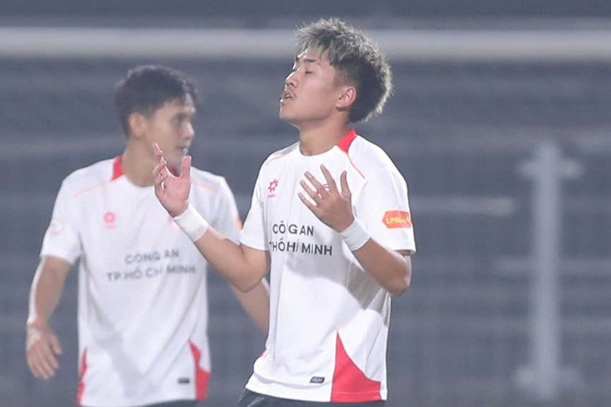 Ngô Đăng Khoa ghi bàn đầu tiên cho Công an TPHCM. Ảnh: CLB CA TPHCM