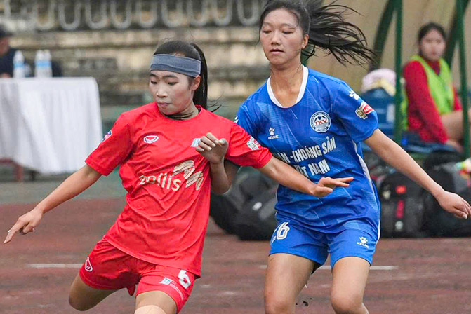 Phong Phu Ha Nam U19 women's team (red jersey) convincingly defeats Than Khoang San Vietnam U19 women's team. Photo: VFF