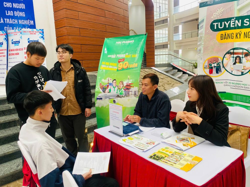 Chuyên gia cho rằng lao động trẻ nhảy việc quá sớm, quá nhiều tiềm ẩn nhiều rủi ro. Ảnh: Quỳnh Chi