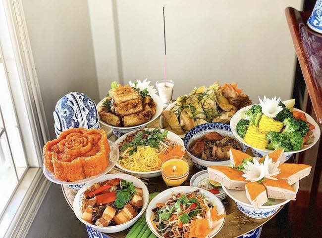 Suggestions for the full moon of the twelfth lunar month offering tray. Photo: Tung Do