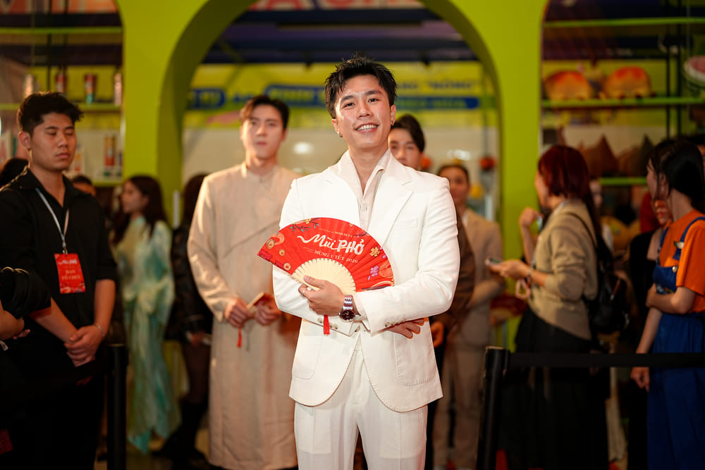 Nam diễn viên Long Vũ 