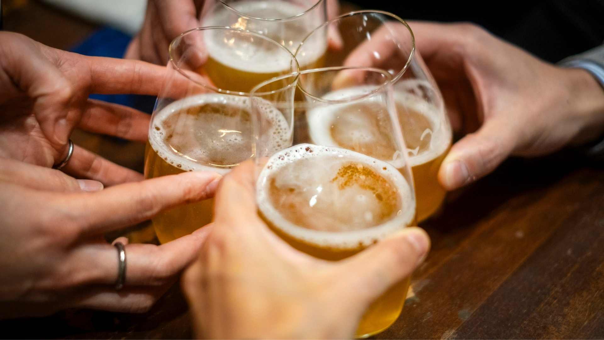 Solutions to help drink alcohol during Tet without worrying about spiking uric acid