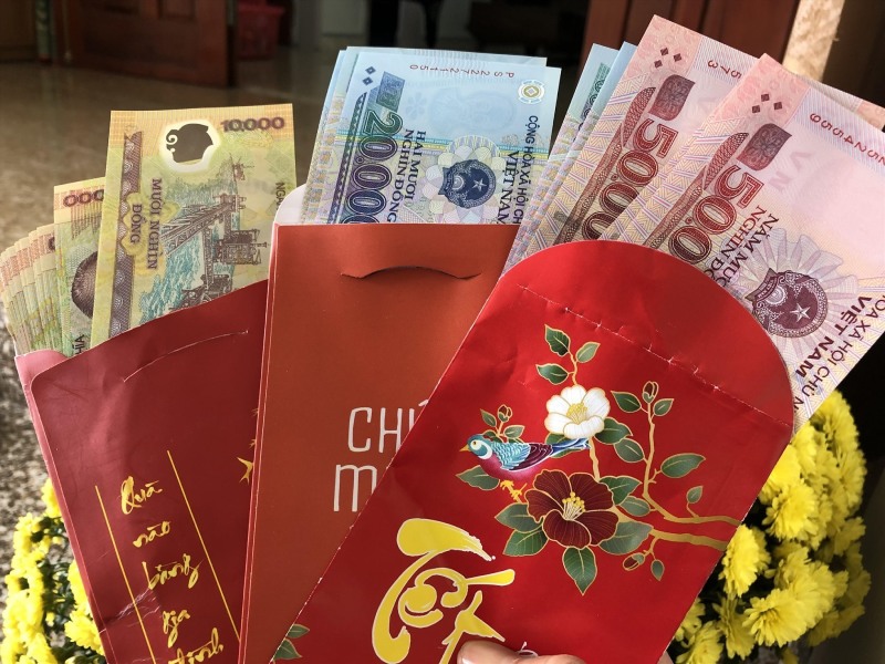 Many young people are concerned about Tet lucky money. Illustrative photo: Anh Huy
