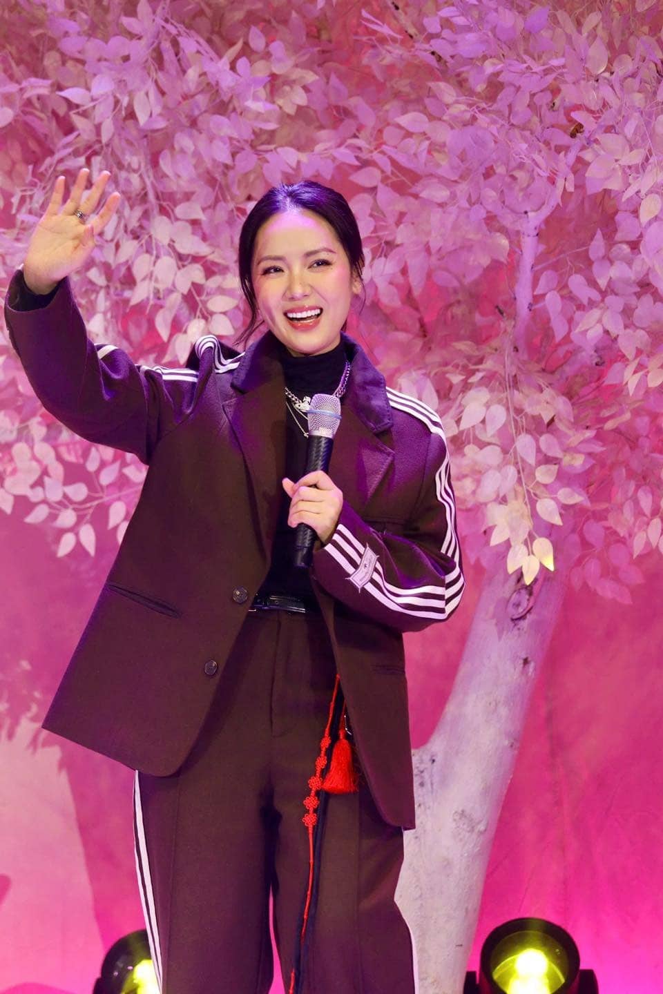 Nhan sắc rạng rỡ của ca sĩ Phương Linh ở tuổi 42. Ảnh NVCC