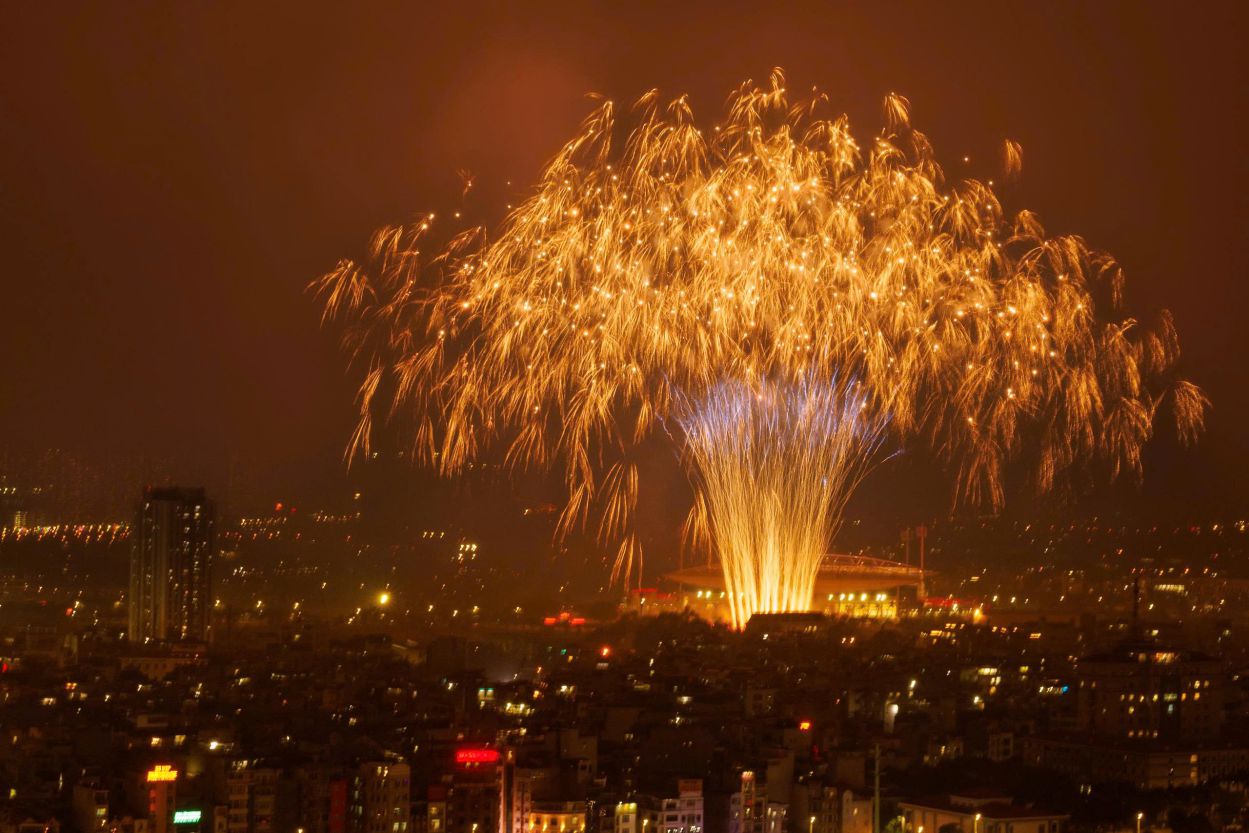 Large-scale fireworks display at the special art program "Below the Glorious Flag of the Party" on the evening of January 23. Photo: Hai Nguyen