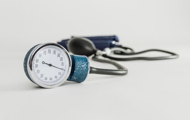 Blood pressure spikes just because of meals and wrong exercises. Photo AI