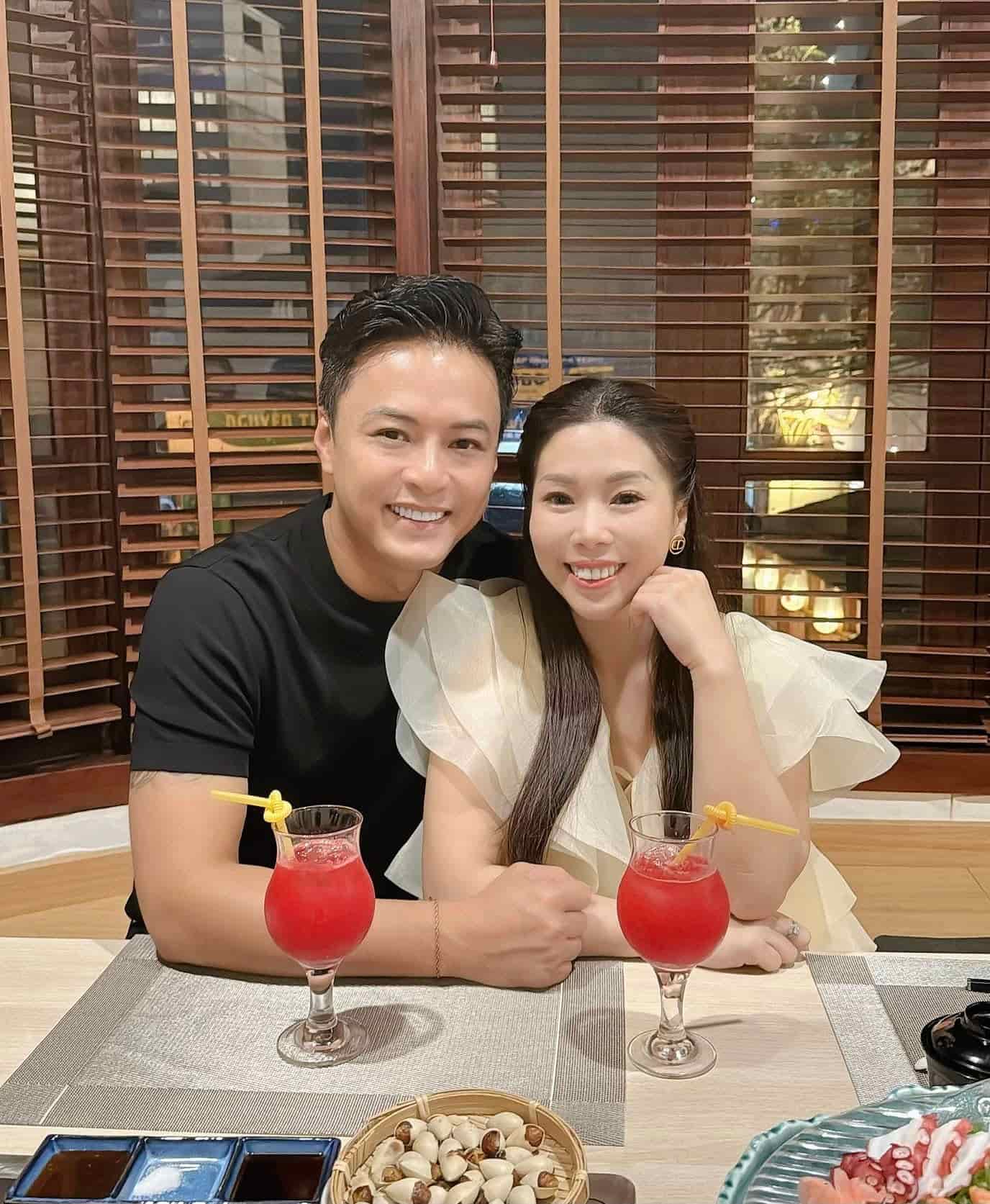 Hồng Đăng và bà xã Anh Đào. Ảnh NVCC 