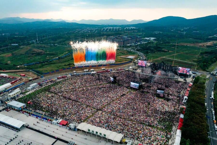 Hoa Thần Vũ nổi tiếng với những concert đầu tư hoành tráng. Ảnh: Xinhua