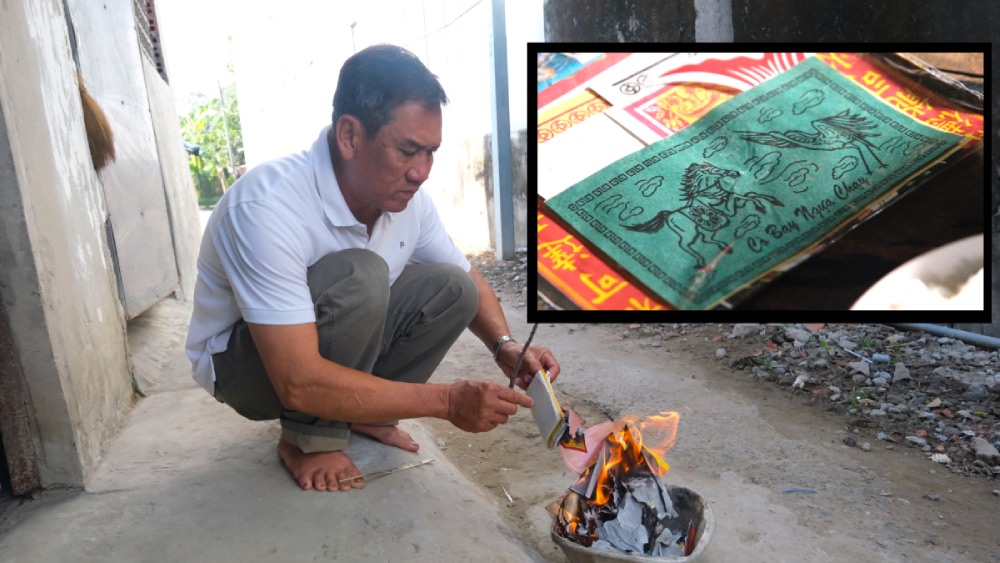 Western Kitchen Gods return to heaven with "flying storks and running horses