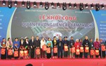 Prime Minister presents Tet gifts to people and workers in difficult circumstances