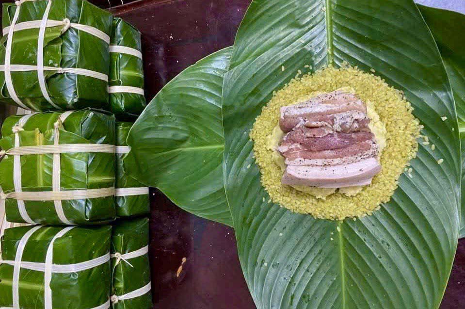 Hương sữa của cốm non hòa quyện cùng nếp truyền thống tạo nên lớp vỏ dẻo dính.