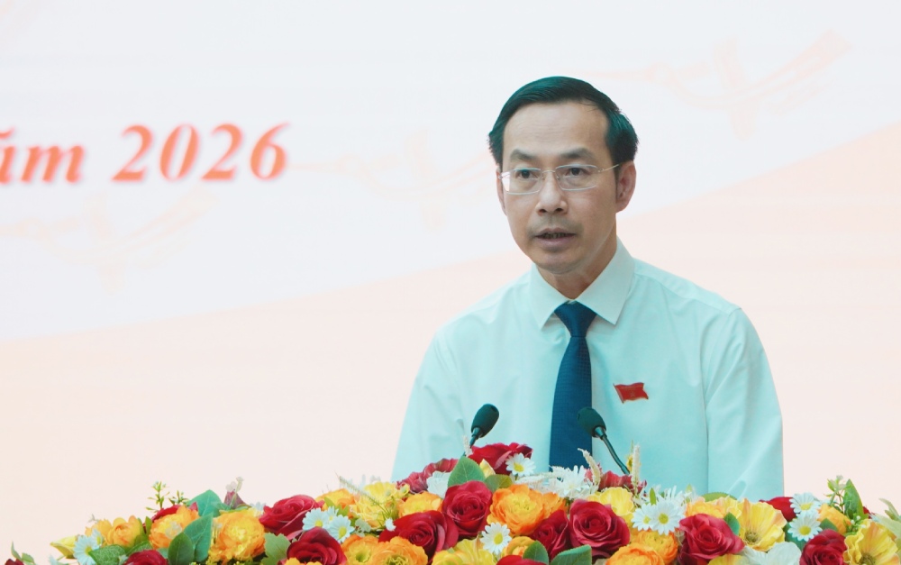 Chairman of An Giang Provincial People's Council Nguyen Thanh Nhan speaks at the meeting. Photo: Nguyen Anh