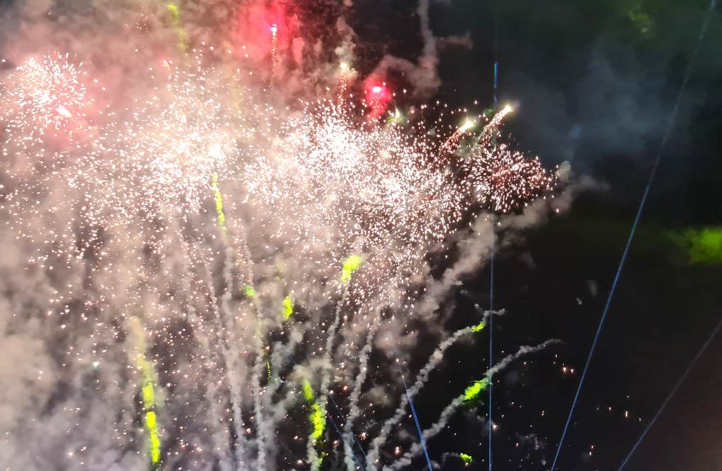 Ca Mau will set off fireworks to celebrate the New Year in 3 communes and 2 wards. Photo: Nhat Ho.