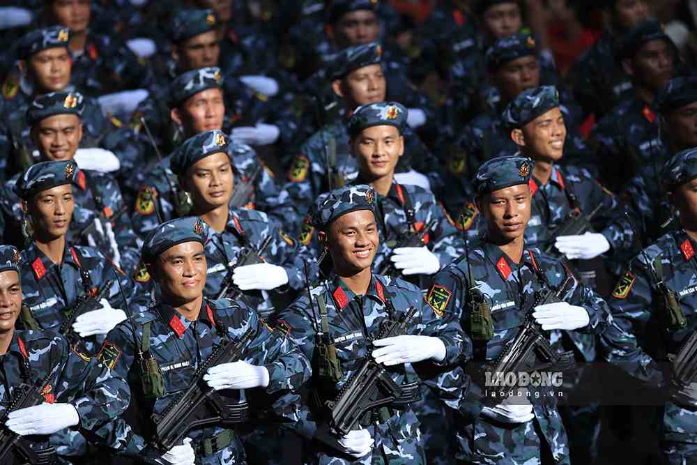 The Ministry of Home Affairs guides on how to calculate special allowances for cadres, civil servants, public employees and armed forces. Photo: Minh Dan