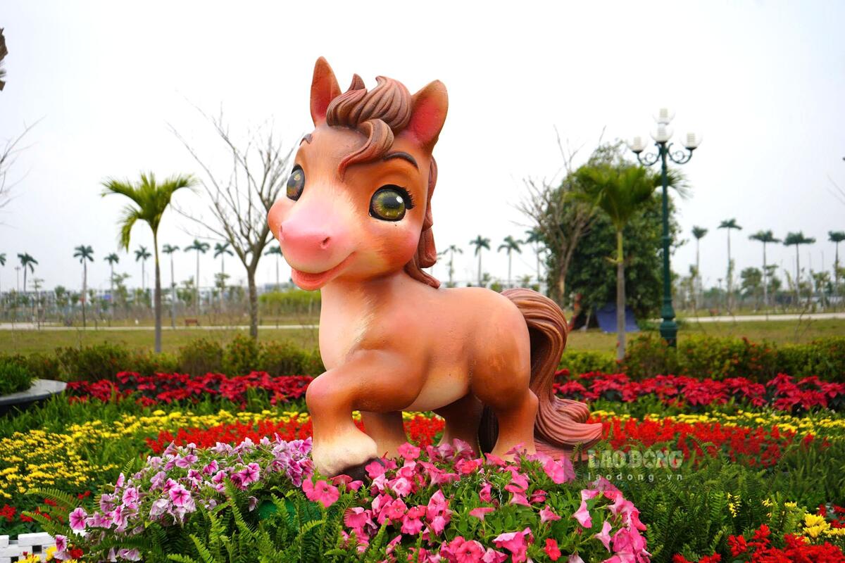 Chú ngựa “tóc nâu, môi trầm” với tạo hình hiền hậu, dễ thương. 