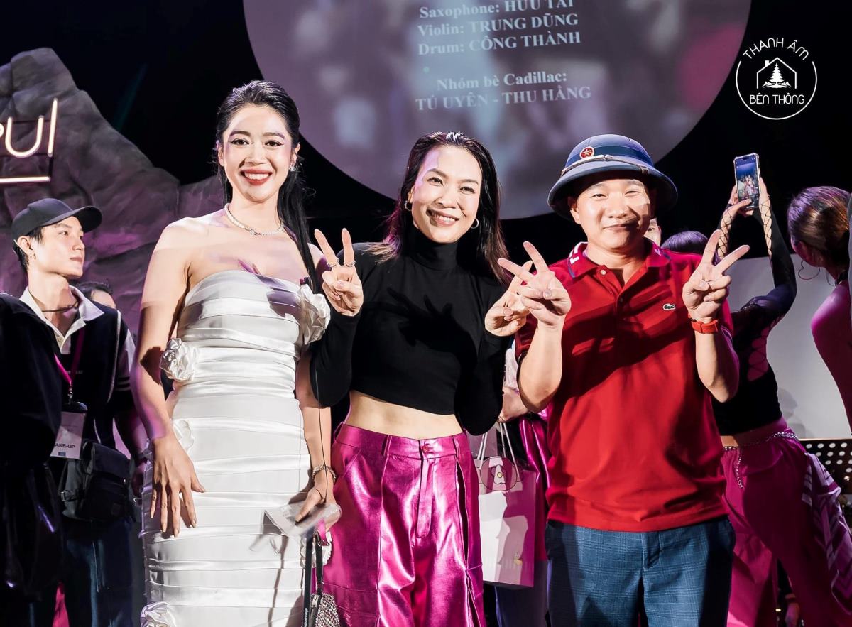 Producer" Ngo Thanh Tung and singer My Tam at the Bai Chay lighthouse stage. Photo: Character provided