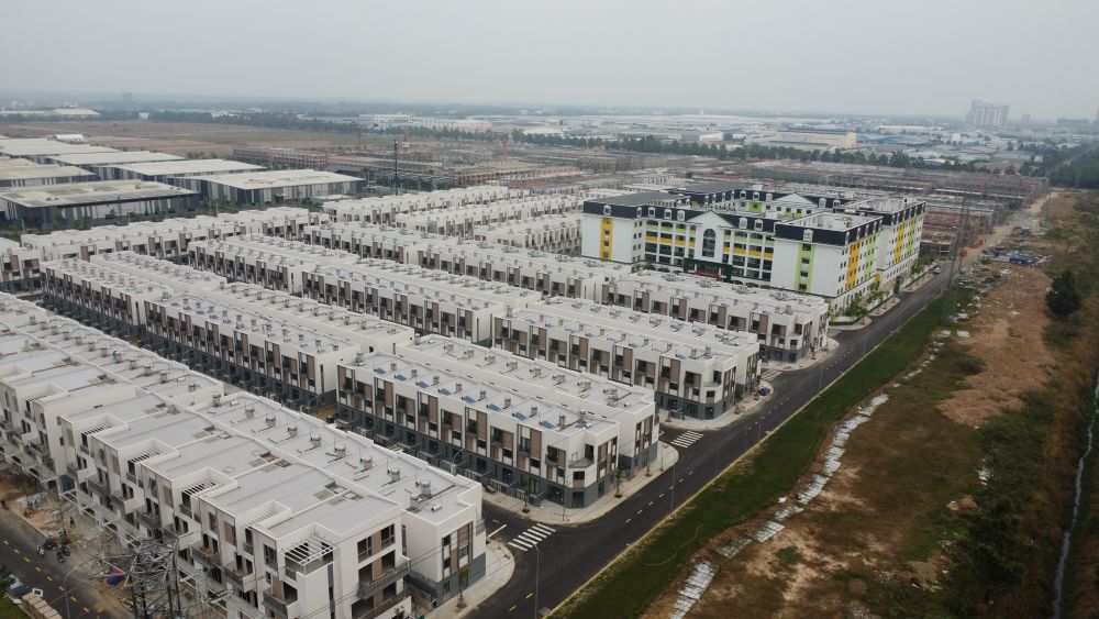 El proyecto de vivienda social Hòa Phú ha completado la construcción de 349 casas adosadas. Foto: Đình Trọng