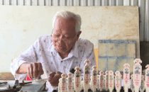 Preserving the tattooing profession originating from the royal court. Photo: Quang An