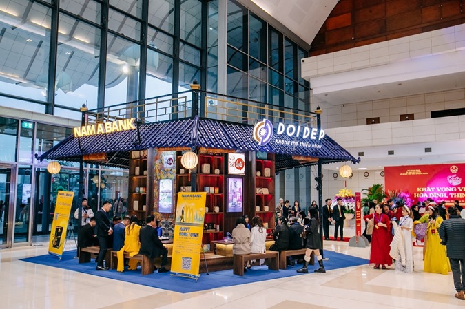 Không gian “Ngũ Thức Đài” được đông đảo bà con kiều bào quan tâm, đón nhận. Ảnh: Xuân Quê Hương