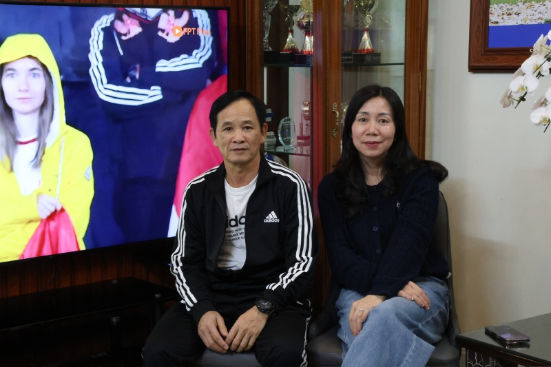 Bố mẹ của Nhật Minh luôn tự hào về hành trình của con trai. Ảnh: Mai Hương