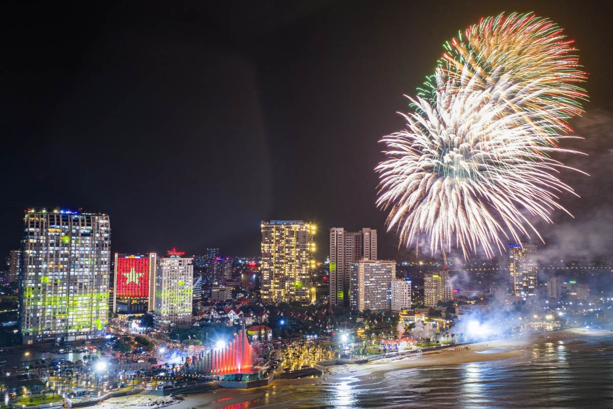 붕따우의 탐탕 탑은 설날에 많은 사람들이 방문하고 체크인하는 곳입니다. 사진: 후이