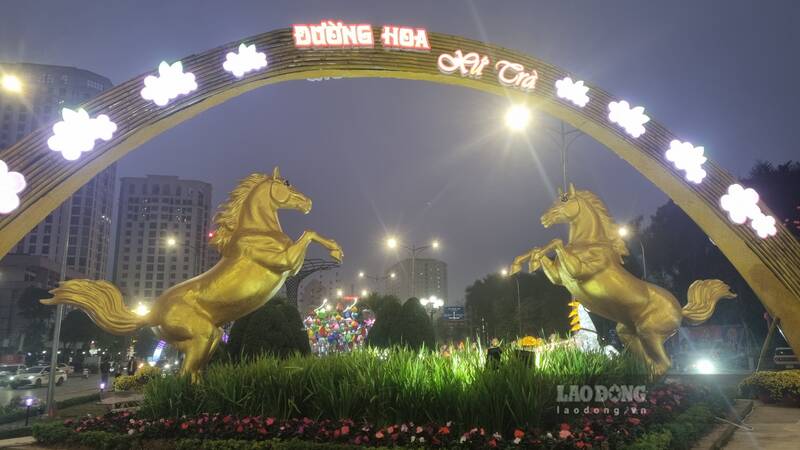 Khu vực đường hoa xứ trà. Ảnh: Việt Bắc