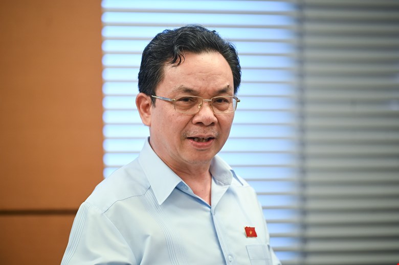 ホアン・ヴァン・クオン国会議員は、2026年の重要な年の成長ペースを維持するための多くの解決策を推奨しました。写真:ファム・ドン