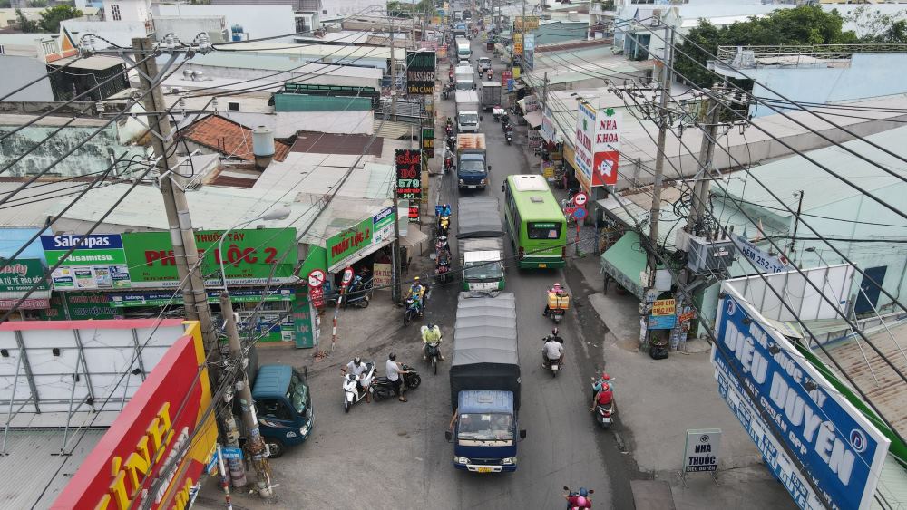 Hiện trạng đường Vĩnh Lộc.  Ảnh: Anh Tú