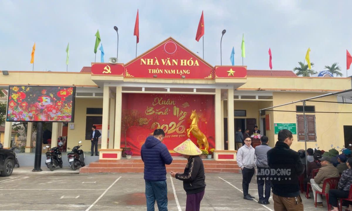 Linh vật ngựa được đặt tại nhà văn hoá thôn 