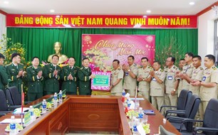 Lực lượng vũ trang tỉnh Mondulkiri chúc Tết Bộ đội Biên phòng tỉnh Lâm Đồng