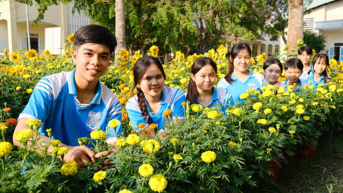 The Tet flower garden is planted and cared for by students of Tran Ngoc Hoang Secondary and High School (Thoi Hung commune, Can Tho city) themselves.