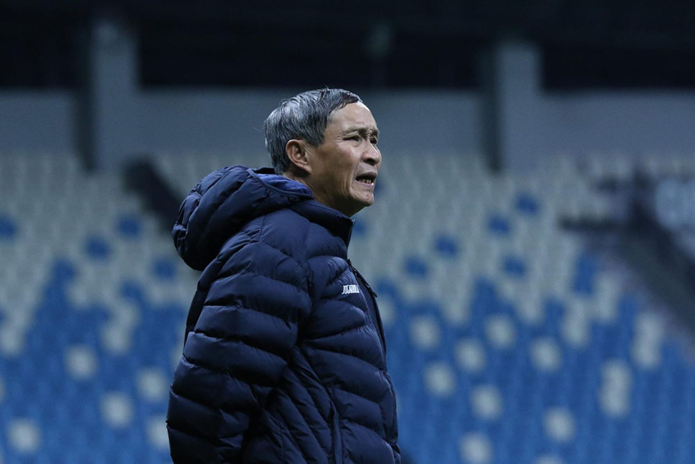 Coach Mai Duc Chung of the Vietnamese women's team. Photo: VFF