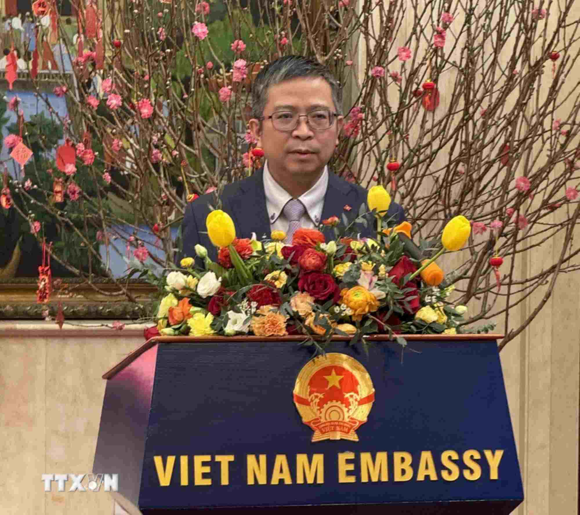 Vietnamese Ambassador to China Pham Thanh Binh speaks at the Homeland Spring 2026 program. Photo: VNA