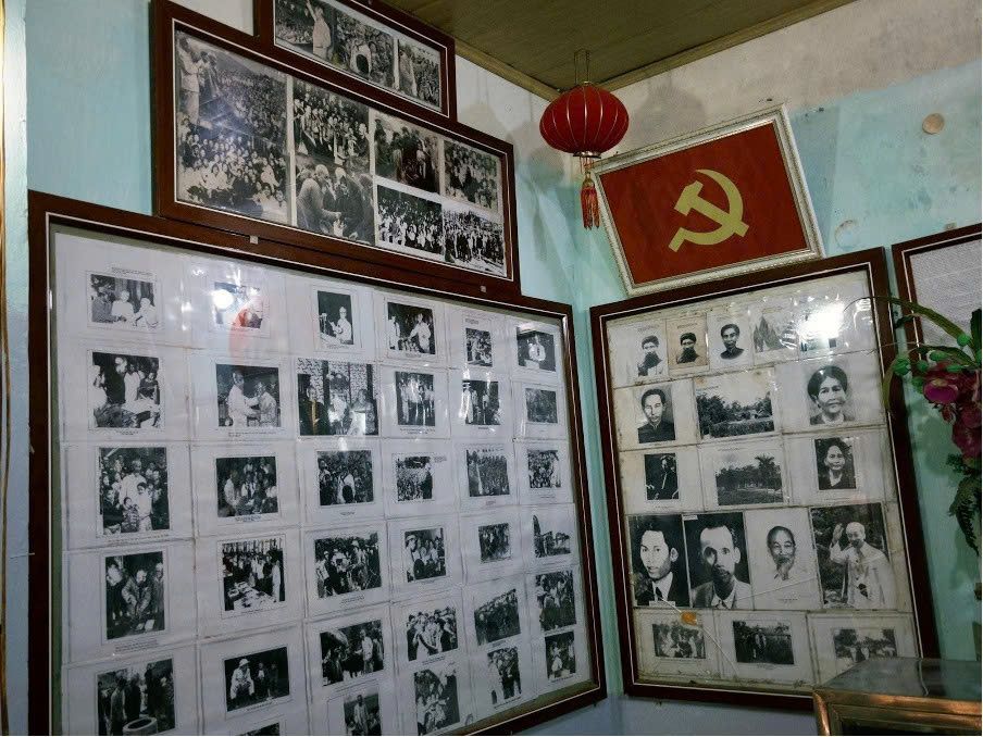Căn phòng của ông Trần Văn Cao trở thành “bảo tàng” sưu tập ảnh về Bác Hồ. Ảnh: Dương Linh