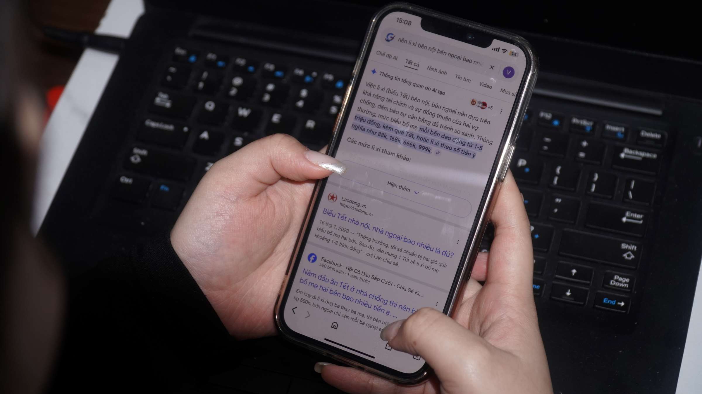 The story of giving lucky money to both husband and wife behaves skillfully so that Tet is not unhappy. Photo: Minh Vu