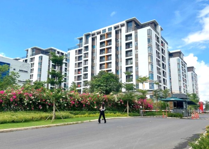 Cán bộ công đoàn  mong ước ngày càng có nhiều nhà ở xã hội được bán cho người lao động. Ảnh: Minh Quân