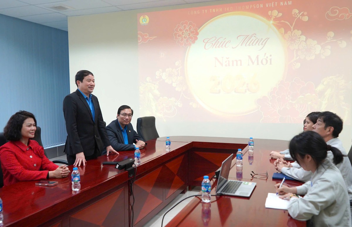 Lãnh đạo LĐLĐ TP Hải Phòng chúc Tết các doanh nghiệp tiêu biểu. Ảnh: Mai Dung